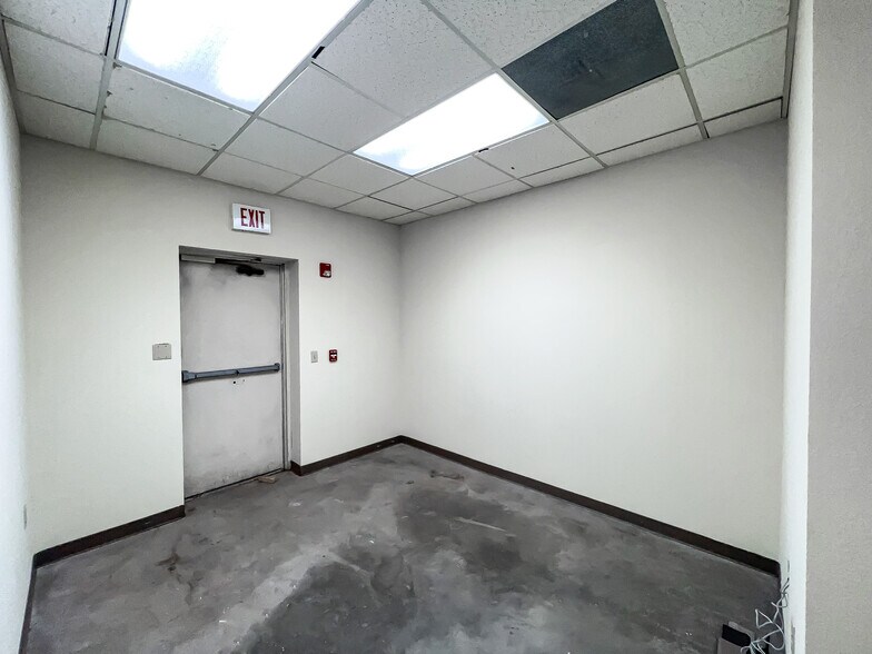 More Photos Of 712 W Holland Ave, Alpine Office For Lease