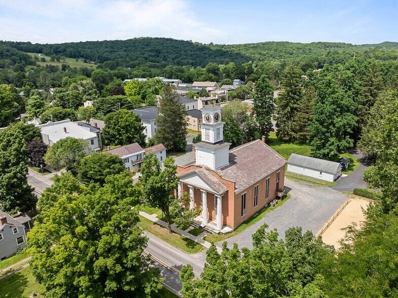 More Photos Of 11 E Broadway, Salem Theater Concert Hall For Sale