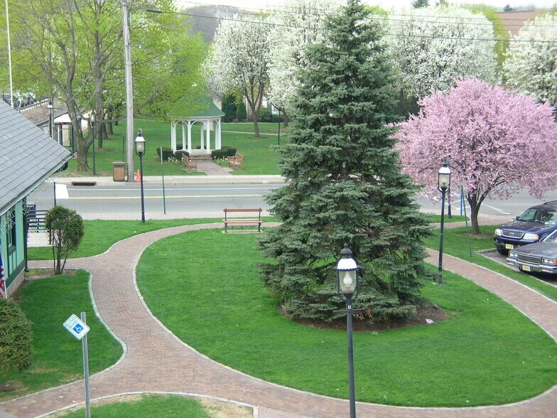 More Photos Of 77-81 Market St, Park Ridge Office For Lease