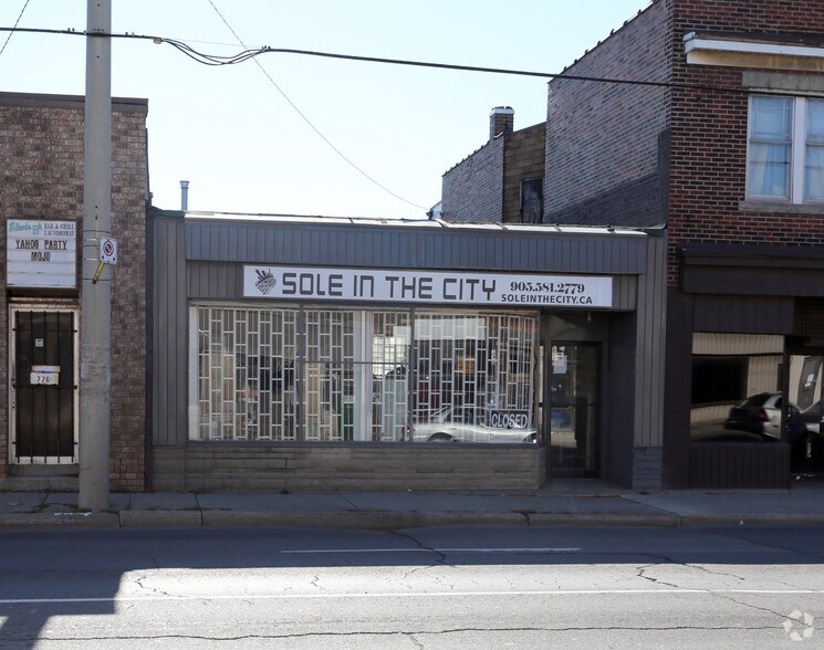 More Photos Of 774 Barton St E, Hamilton Storefront For Sale