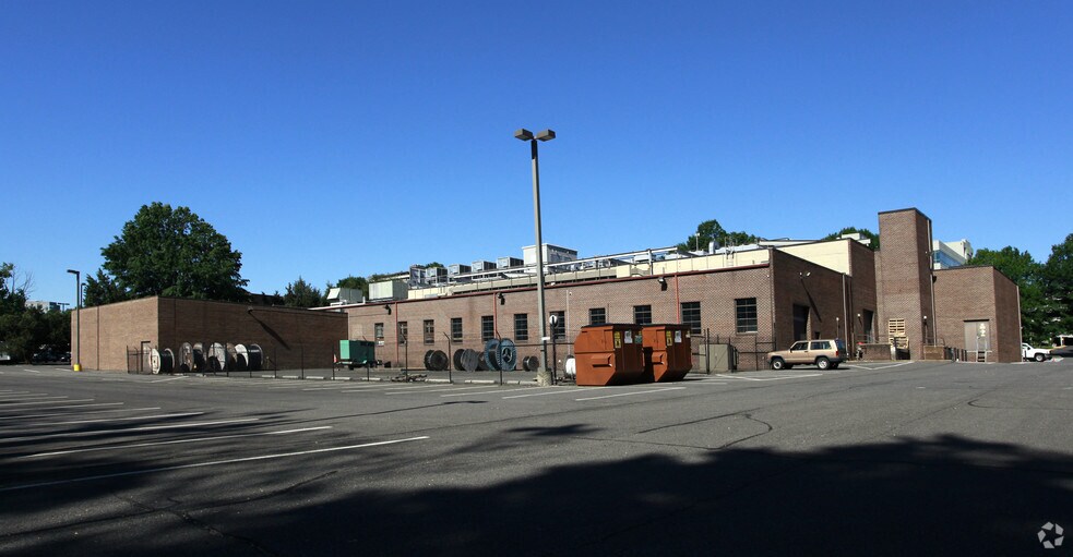 More Photos Of 1755-1757 Old Meadow Rd, McLean Industrial For Lease