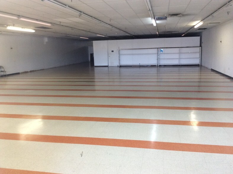 More Photos Of 5636 US Route 60, Huntington Unknown For Lease