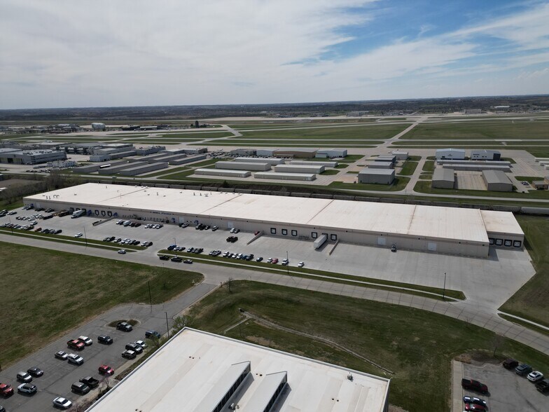 More Photos Of 4555 NW 14th St, Lincoln Industrial For Sale