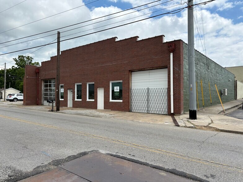 Primary Photo Of 107 N College St, Lebanon Light Distribution For Lease