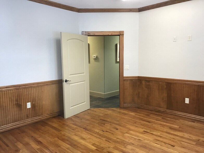 More Photos Of 5592 Davis Blvd, North Richland Hills Office Residential For Sale