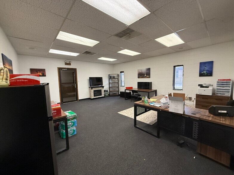 More Photos Of 414 W Taylor St, Hobbs Office For Lease