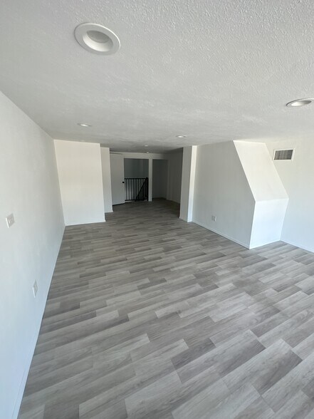 More Photos Of 1101-1119 S La Brea Ave, Los Angeles Freestanding For Lease