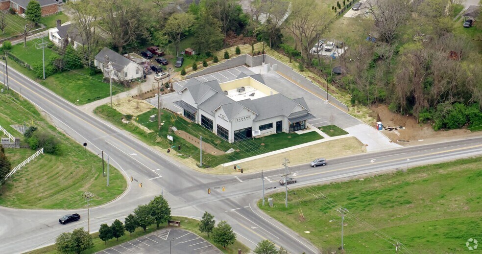 More Photos Of 1624 W Main St, Franklin Storefront Retail Office For Sale