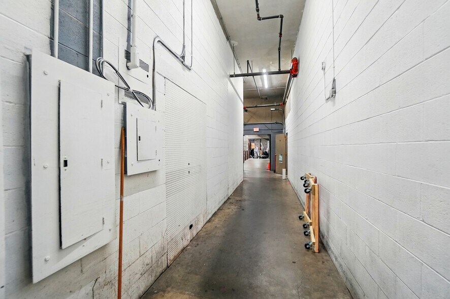 More Photos Of 50 Eswin St, Cincinnati Freestanding For Sale