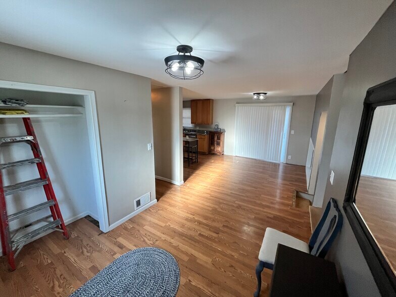 More Photos Of 260 Calumet St, Oswego Office For Sale