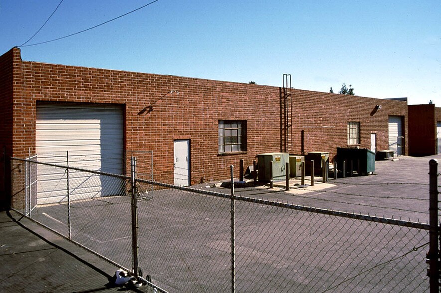 More Photos Of 8967-8975 Fullbright Ave, Chatsworth Service For Lease