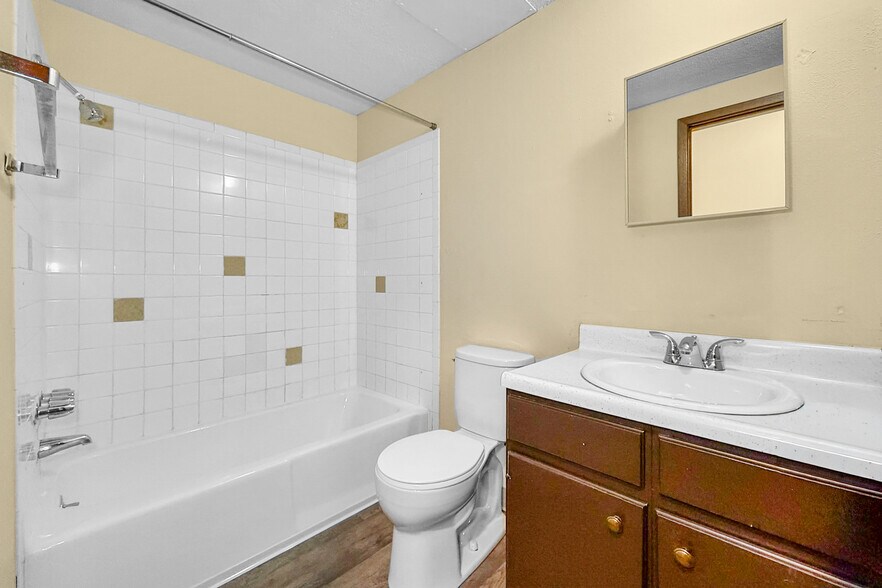 More Photos Of 3830 6th Ave, Des Moines Apartments For Sale