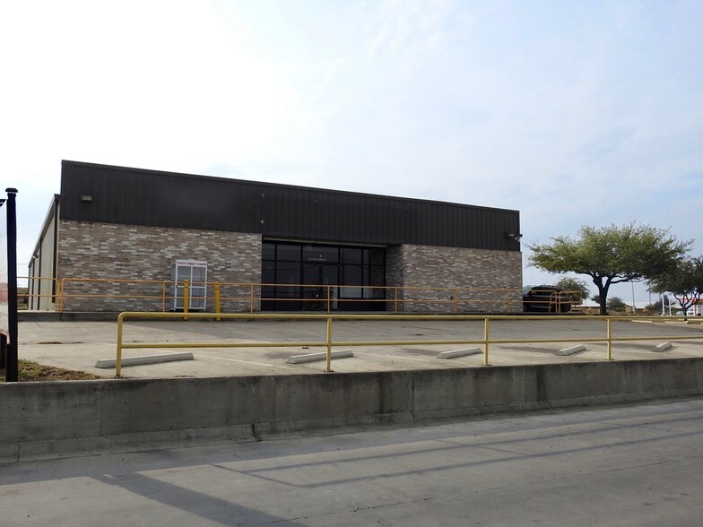 More Photos Of 3800 S Zapata Hwy, Laredo Freestanding For Lease