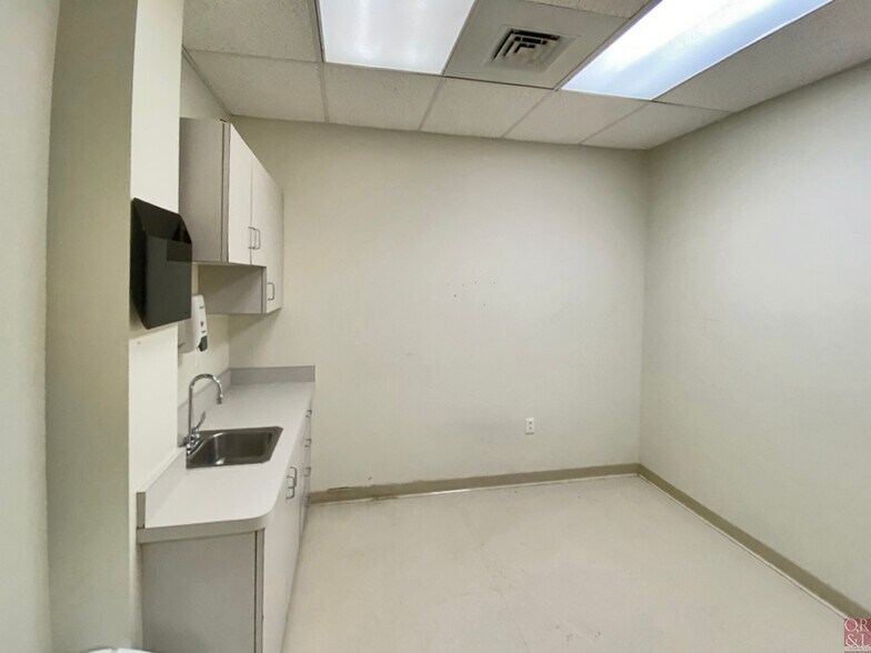 More Photos Of 1260 Silas Deane Hwy, Wethersfield Medical For Lease