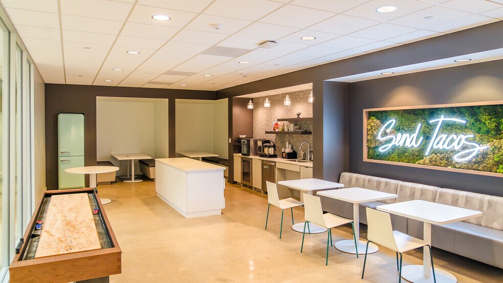 More Photos Of 504 Lavaca St, Austin Office For Lease