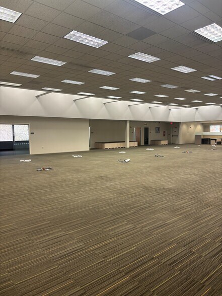 More Photos Of 2000 Bluffs Dr, Lawrence Office For Lease