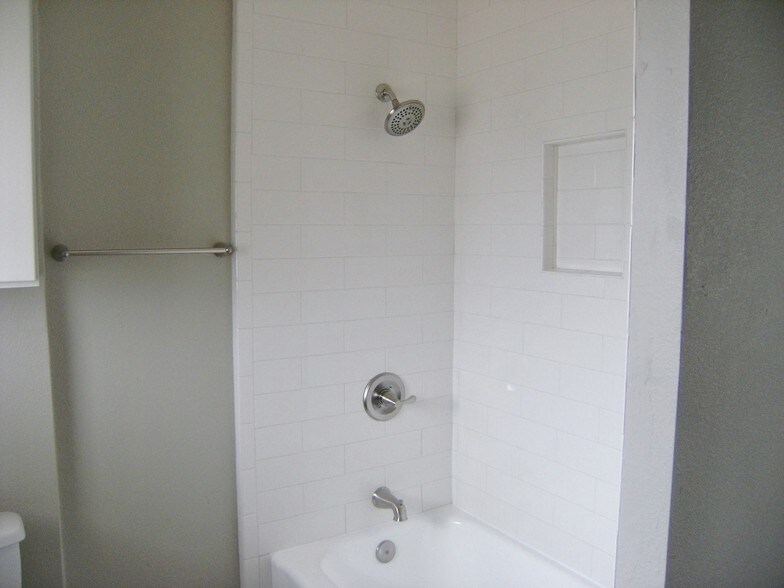 More Photos Of 1517 E 1st St, Long Beach Apartments For Sale