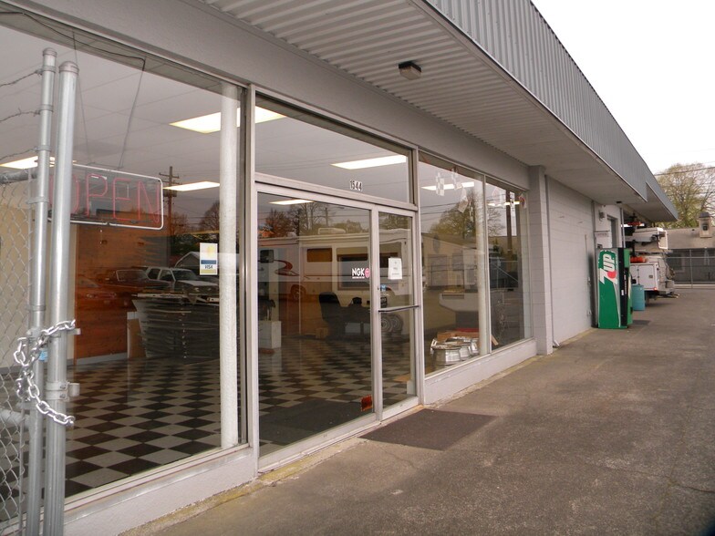 More Photos Of 1544 12th Ave, Longview Auto Repair For Sale