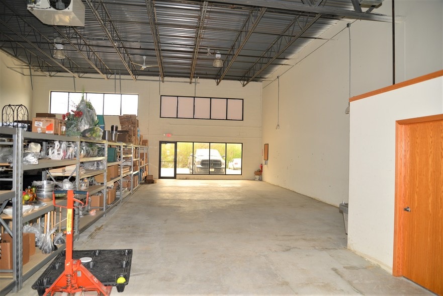 More Photos Of 1343 E Wisconsin Ave, Pewaukee Light Distribution For Lease