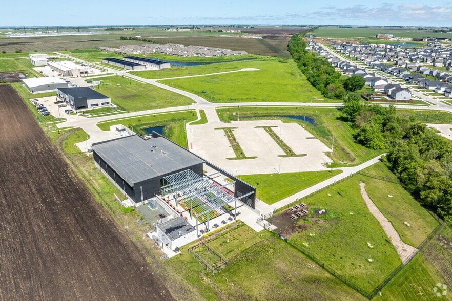 More Photos Of 255 NW Sunrise Dr, Waukee Light Manufacturing For Sale