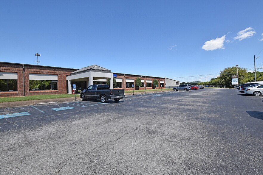 More Photos Of 1501 Riverside Dr, Chattanooga Office For Lease