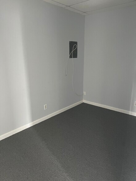 More Photos Of 106 Commerce Way, Jupiter Warehouse For Lease