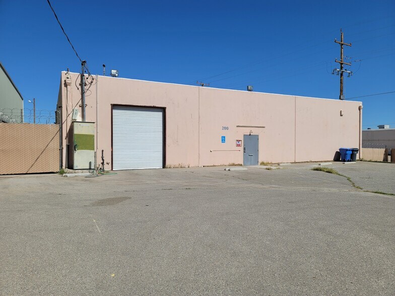 More Photos Of 200 Eastgate Rd, Barstow Warehouse For Sale