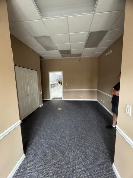 More Photos Of 1410 Park Ln S, Jupiter Warehouse For Lease