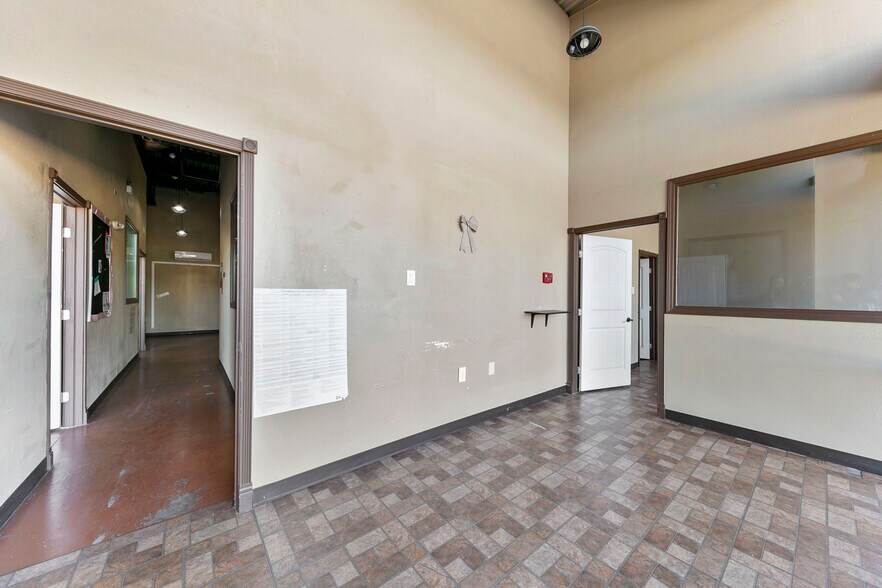More Photos Of 11799 Beechnut St, Houston Freestanding For Lease