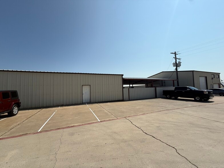 More Photos Of 5435 Old Granbury Rd, Granbury Unknown For Lease