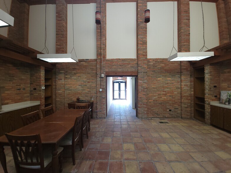 More Photos Of 2323 N Walton Walker Blvd, Dallas Office For Sale