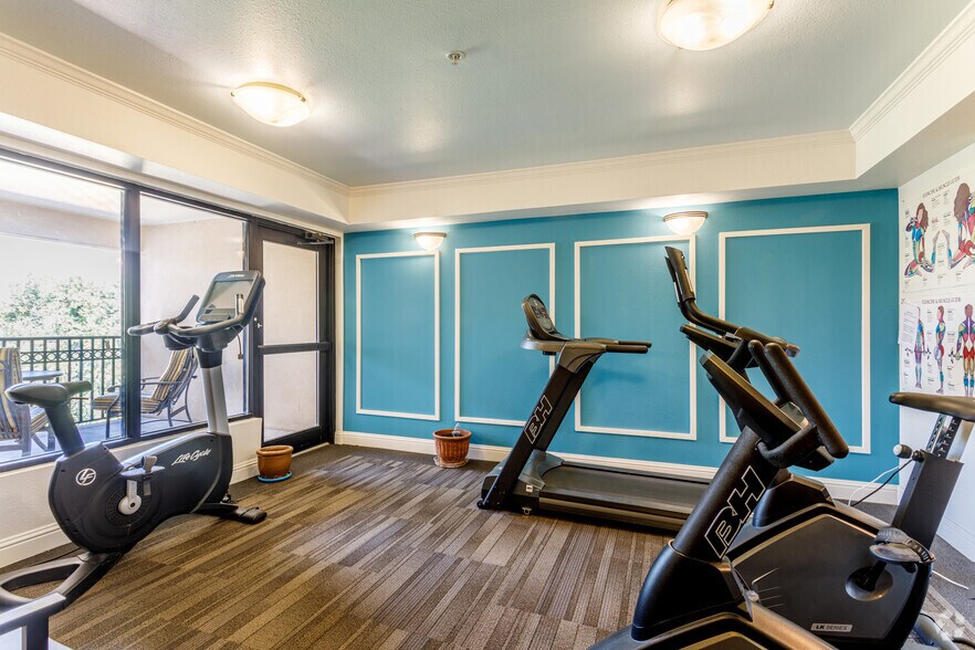 More Photos Of 1027 Washington Ave, Golden Apartments For Lease