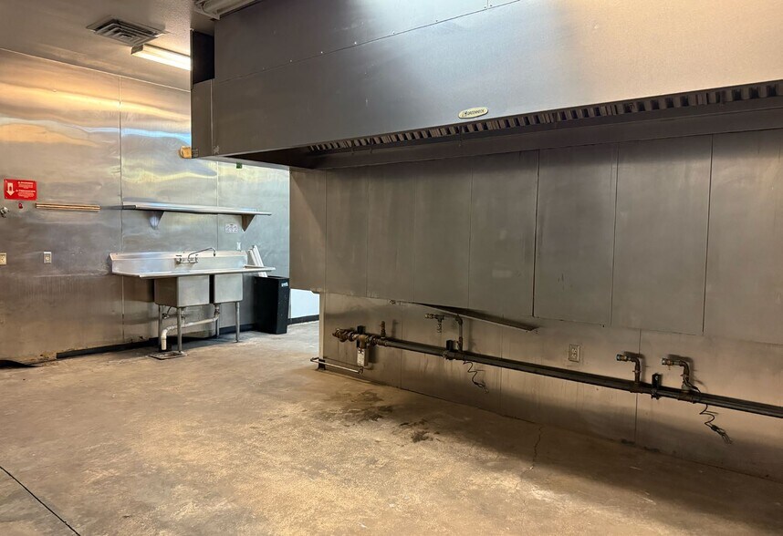 More Photos Of 5801 Academy Rd NE, Albuquerque Restaurant For Lease