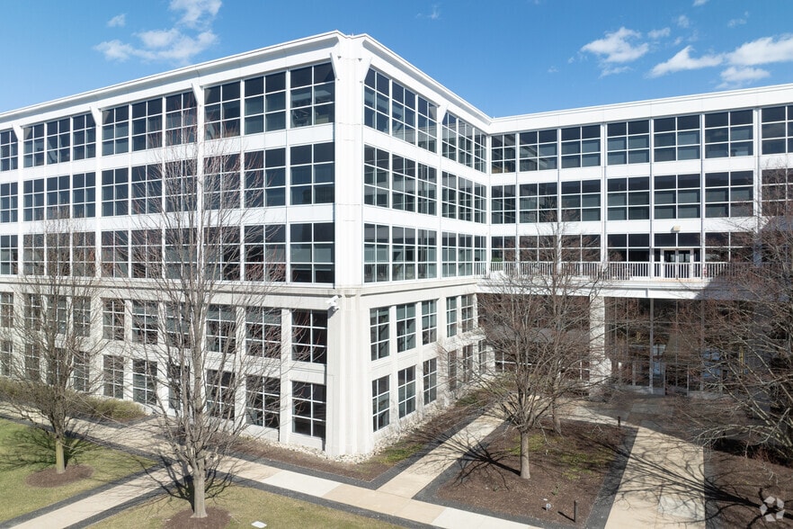 More Photos Of 3 Parkway Blvd N, Deerfield Office For Sale