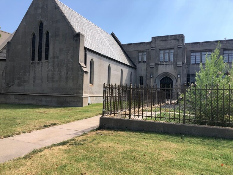 More Photos Of 302 N Broadway Ave, Wichita Religious Facility For Lease