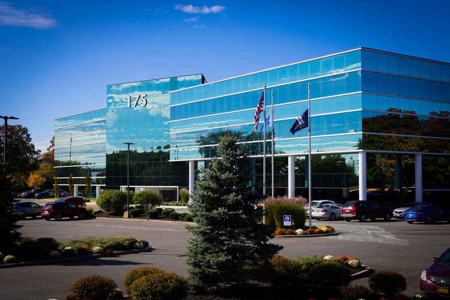 More Photos Of 175 Pinelawn Rd, Melville Office For Lease