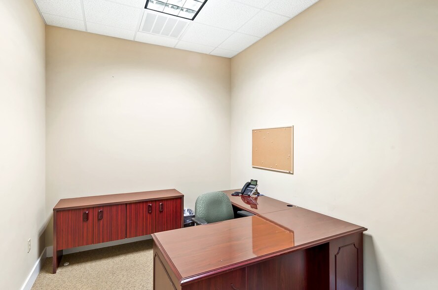 More Photos Of 13830 Jetport Commerce Pky, Fort Myers Warehouse For Lease
