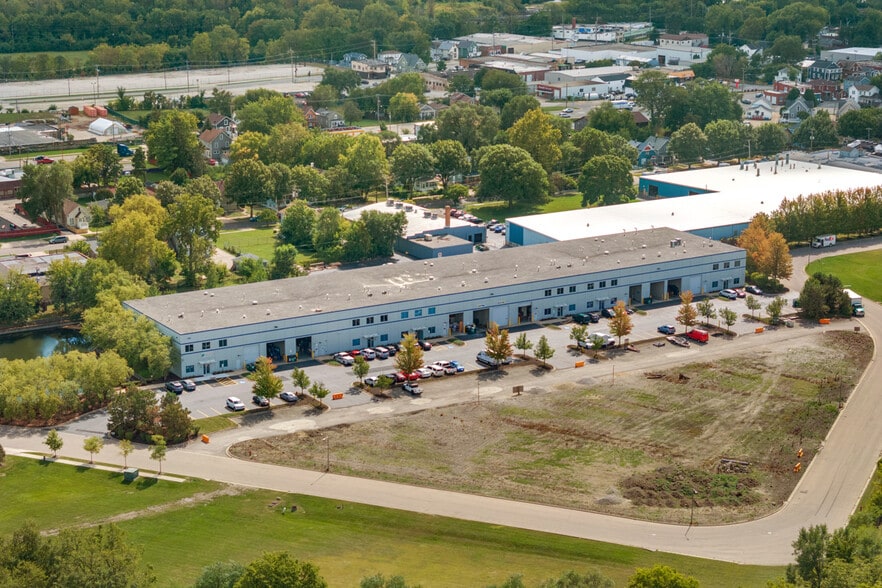 More Photos Of 340 Marshall Ave, Aurora Warehouse For Sale