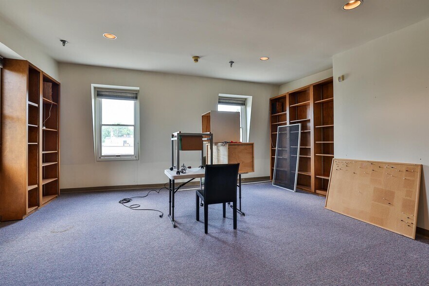 More Photos Of 2029 Madison Rd, Cincinnati Storefront Retail Residential For Sale