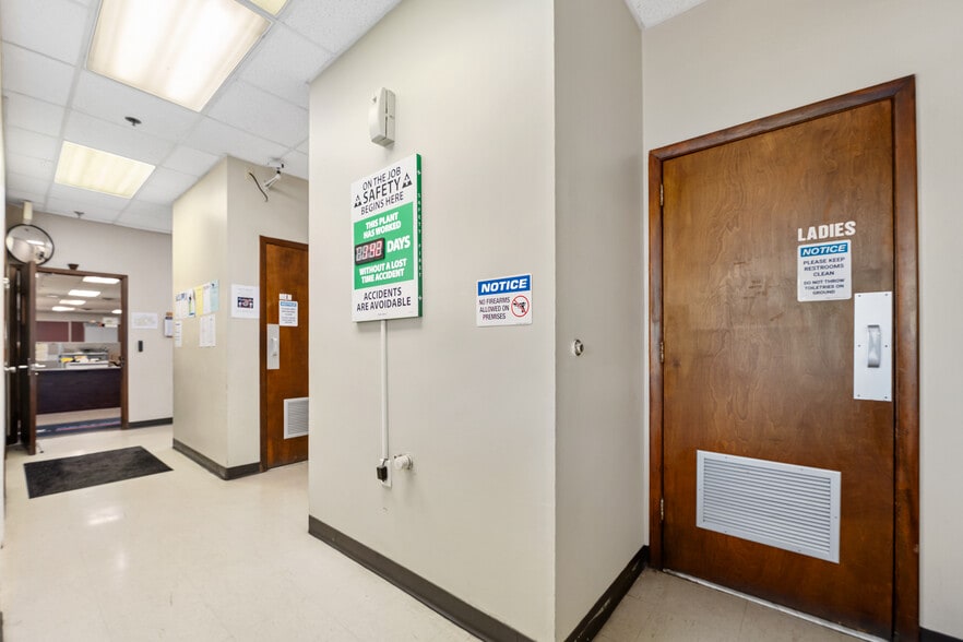 More Photos Of 2 Sunshine Blvd, Ormond Beach Flex For Sale