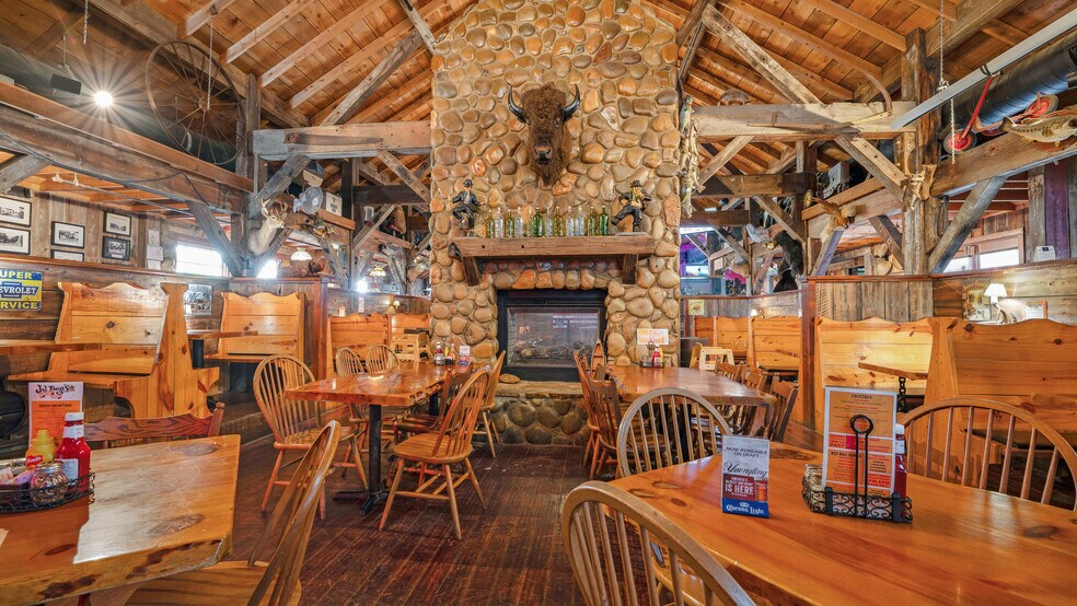 More Photos Of 1815 Bagnell Dam Blvd, Lake Ozark Restaurant For Sale