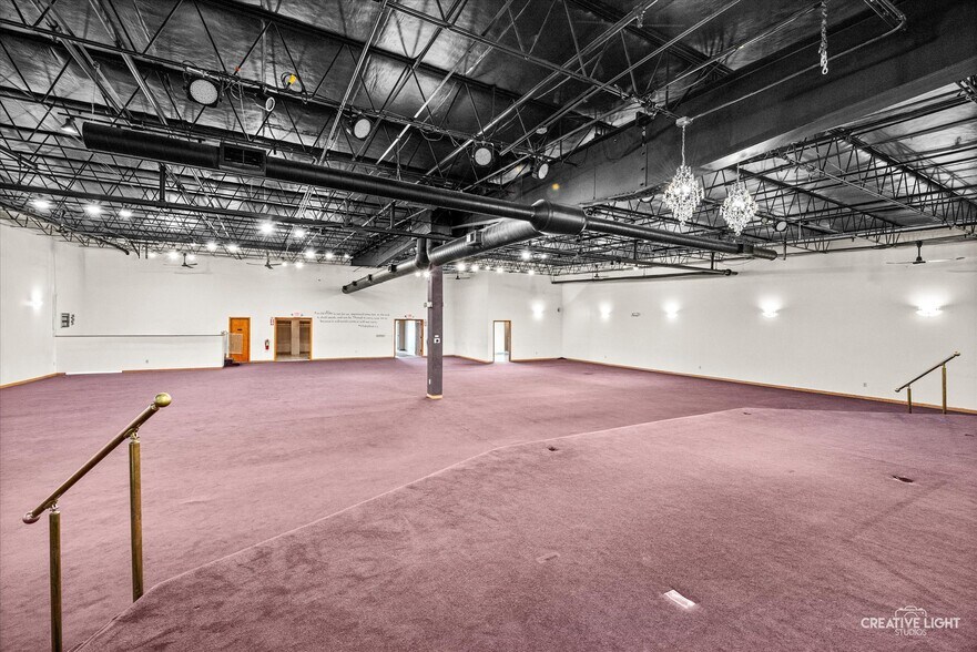 More Photos Of 2701 W Jefferson St, Joliet Storefront For Lease