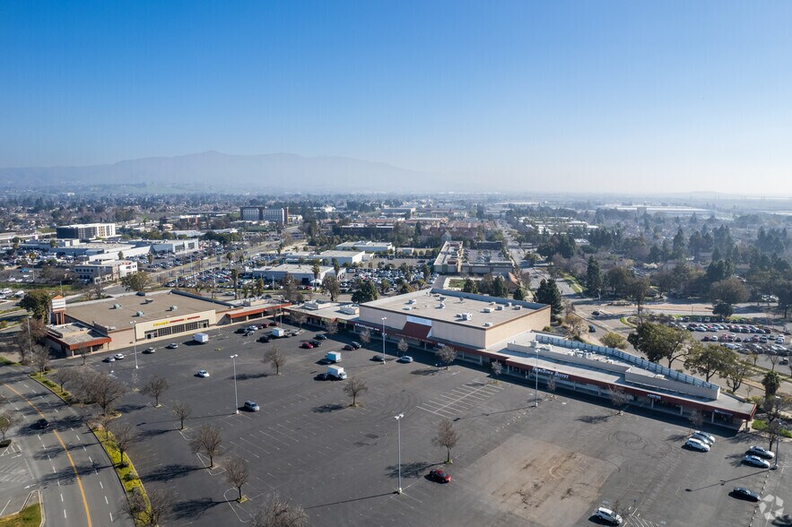 More Photos Of , Newark General Retail For Sale