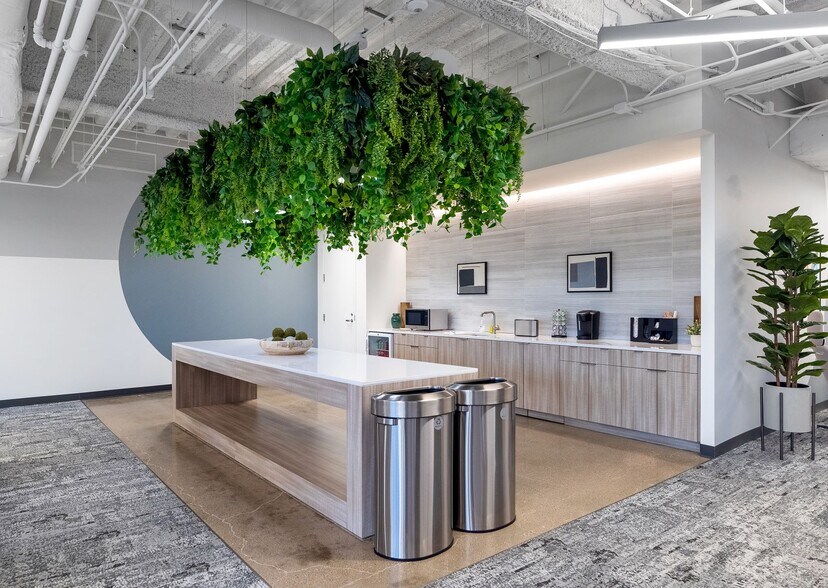 More Photos Of 550 W Van Buren St, Chicago Office For Lease