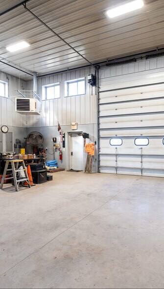 More Photos Of 10 Park Dr, Franklin Warehouse For Lease