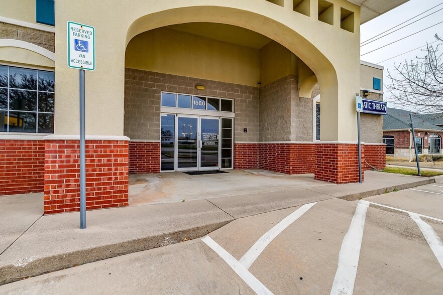 More Photos Of 1580 US Highway 287 N, Mansfield Medical For Sale