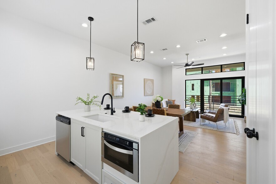 More Photos Of 2631 Kirby st, Dallas Multifamily For Sale