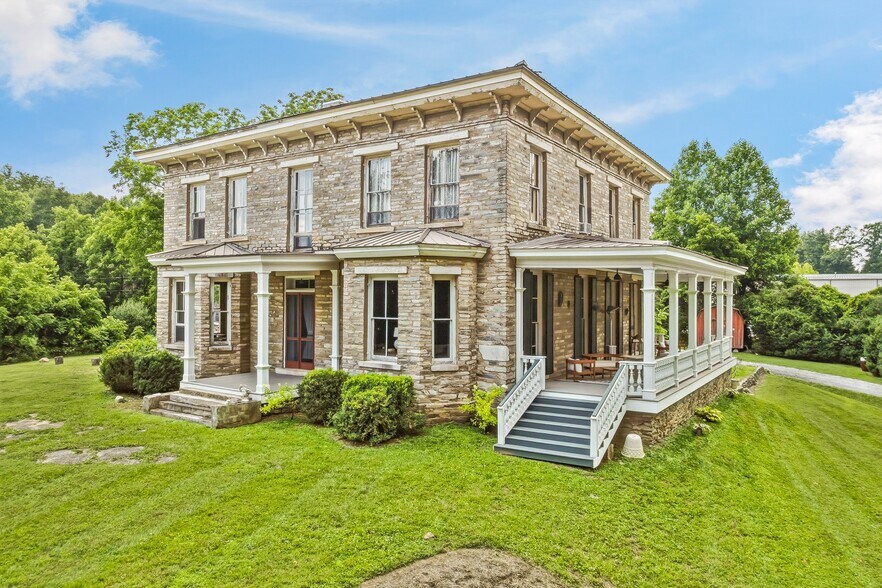 More Photos Of 31 Meadows Blake House Ln, Fletcher Medical For Sale