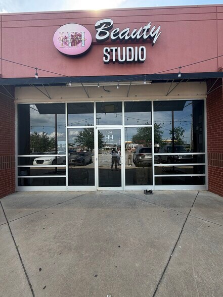 More Photos Of 3138 S Old Missouri Rd, Springdale General Retail For Lease