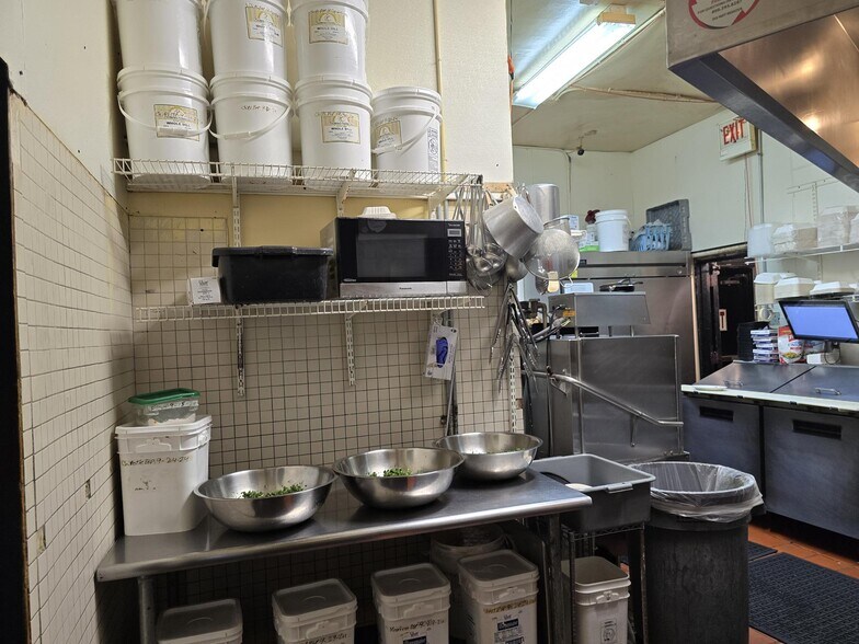 More Photos Of 4263 Lincoln Ave, Chicago Restaurant For Lease